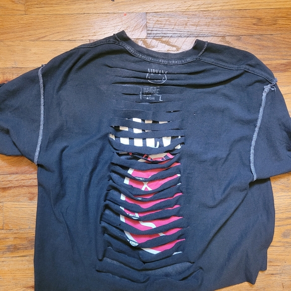 NIRVANA Band Tee Black and Red Distressed T-Shirt Raw Hem Tshirt Size Large - Picture 6 of 7